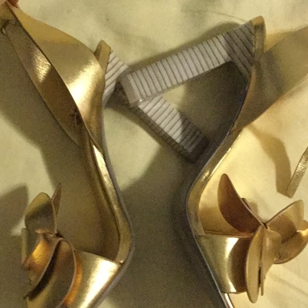 New never been worn outside .  size 9 - Picture 2 of 3